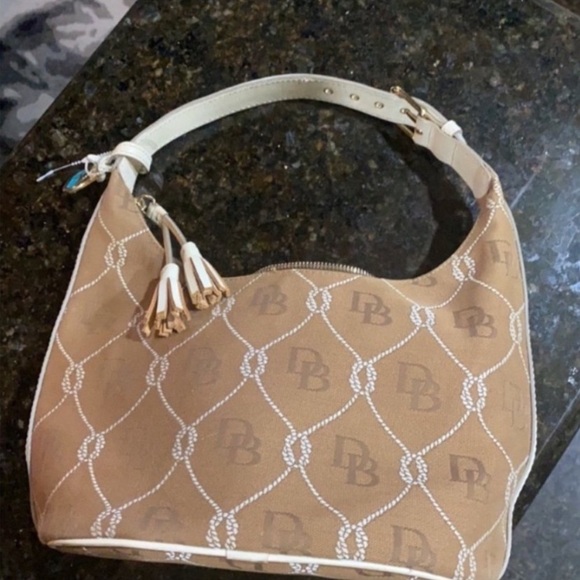 This Dooney & Bourke shoulder bag showcases a sophisticated tan & white leather - Picture 1 of 6
